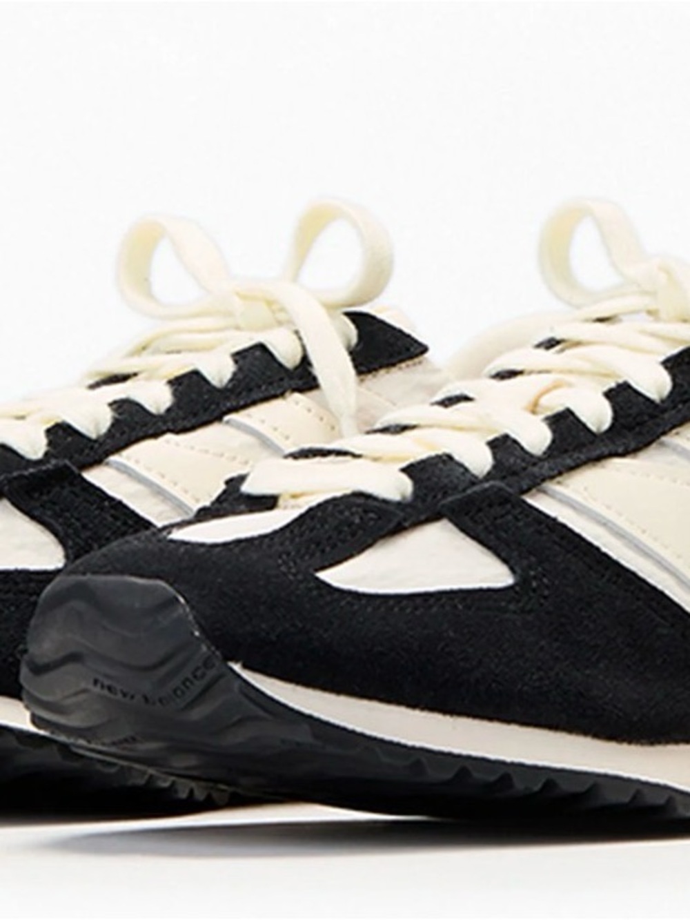 New Balance Cream and Black Women's Retro Runner Sneakers